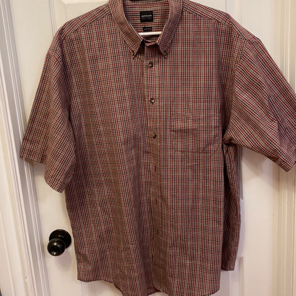 Men’s short sleeve wrinkle free dress shirt